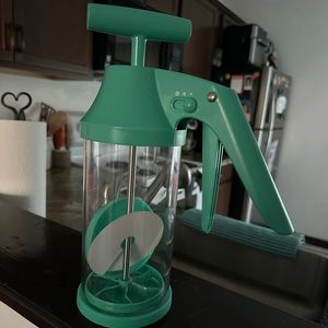 Pampered Chef Batter mixer and dispenser
